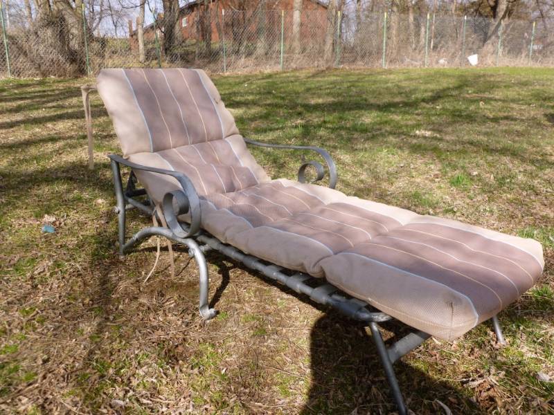 lot 22 image: Patio Chair