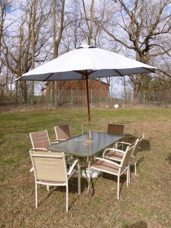 lot 24 image: Patio Set