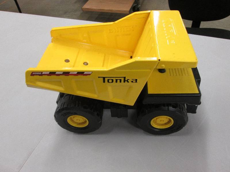 Tonka dump truck Metal plastric co...