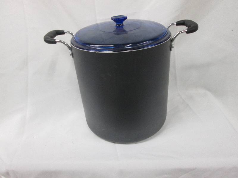 Extra large stockpot with blue glas...