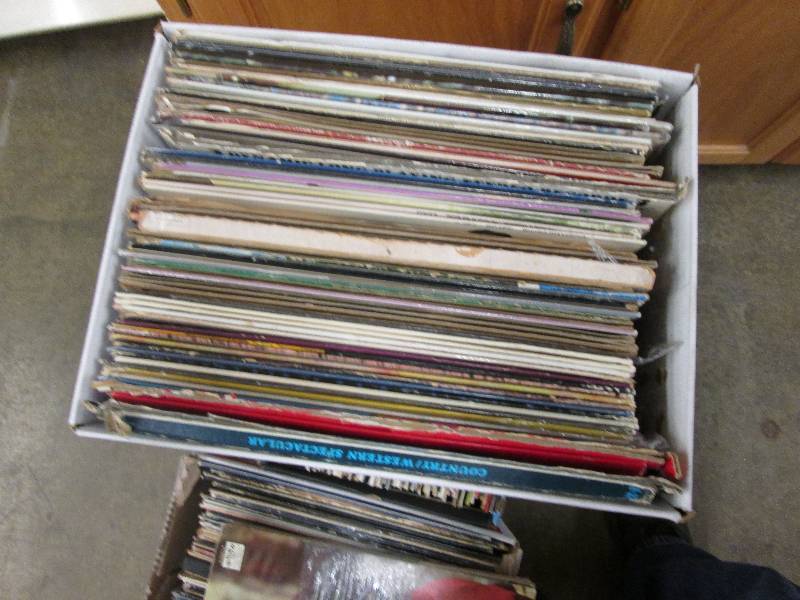 Large lot of assorted artists vinyl...