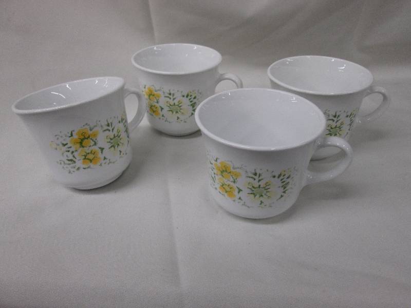 4 Corelle cups...