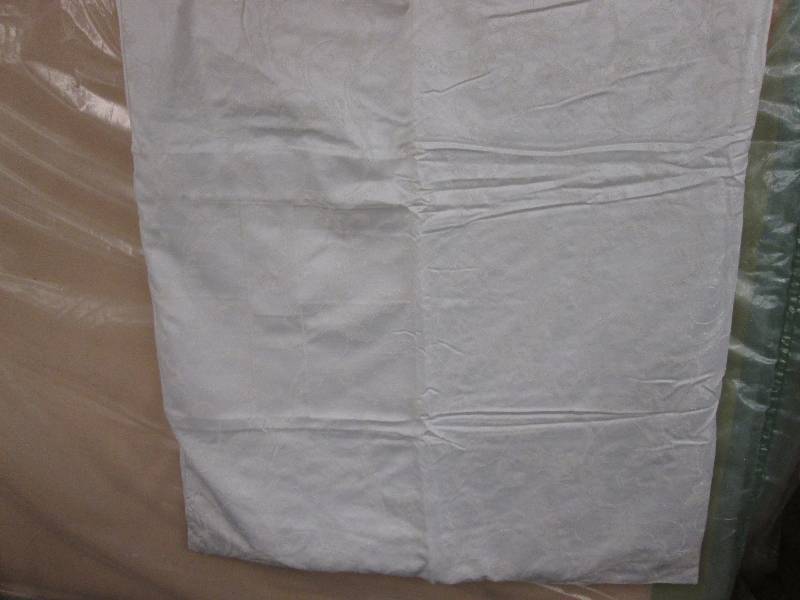 Box of 5 cream colored linen blanke...
