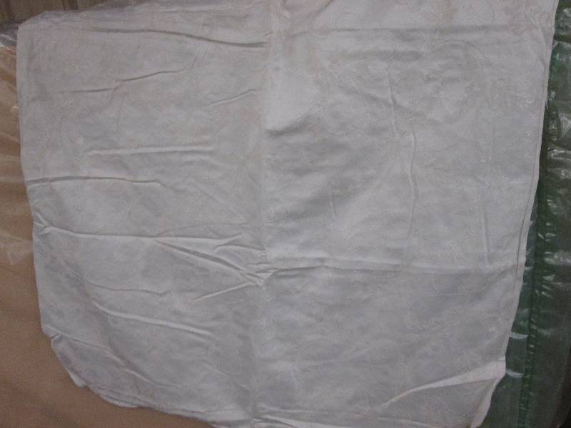 Box of 5 cream colored linen blanke...