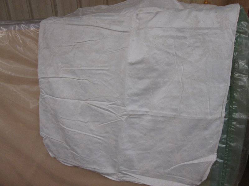 Box of 5 cream colored linen blanke...