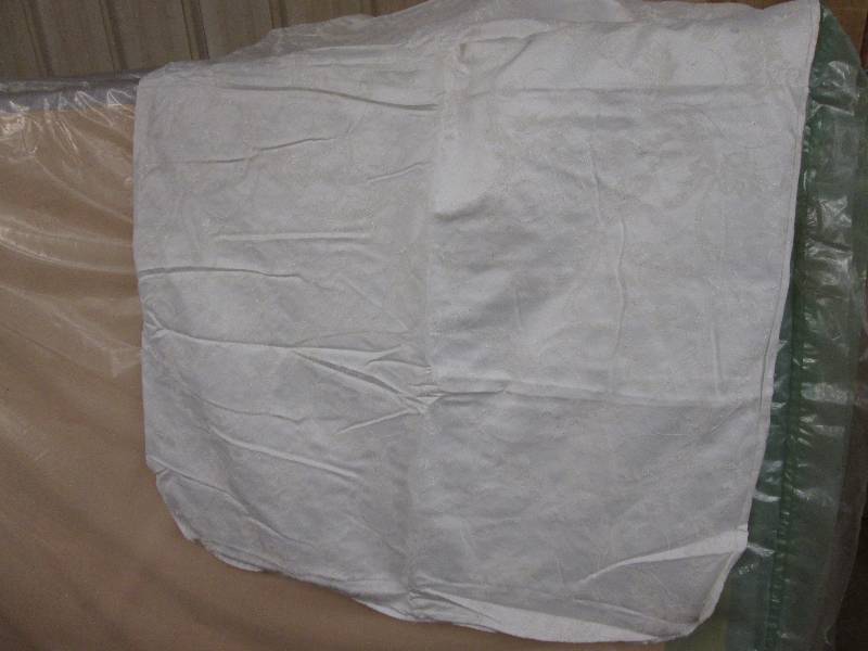 Box of 5 cream colored linen blanke...