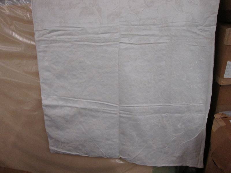 Box of 5 cream colored linen blanke...