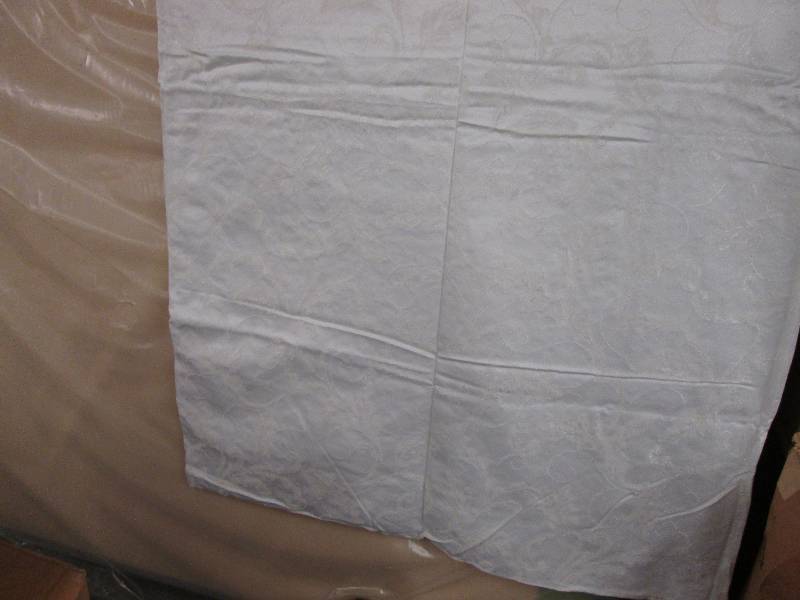 Box of 5 cream colored linen blanke...