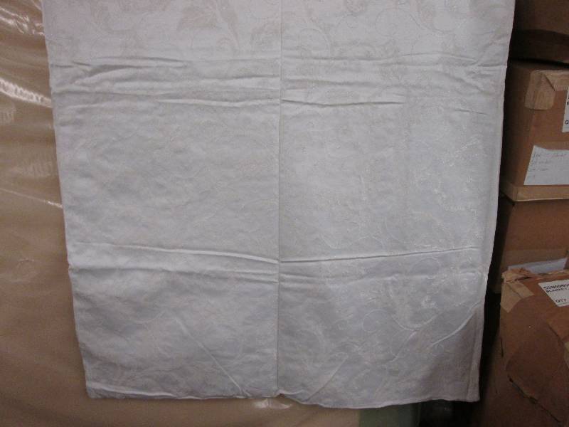 Box of 5 cream colored linen blanke...