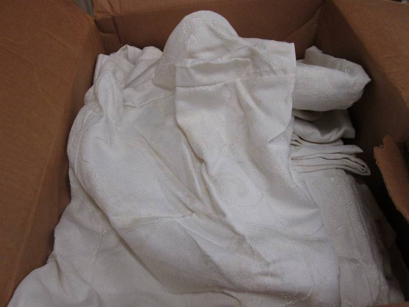 1 Boxof wedge linen pillow covers, ...