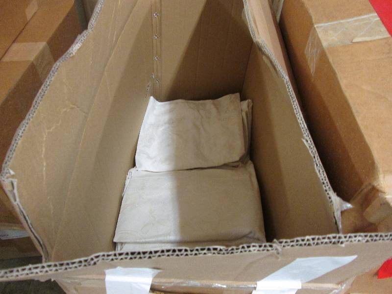 1 case of mattress linens small, ro...