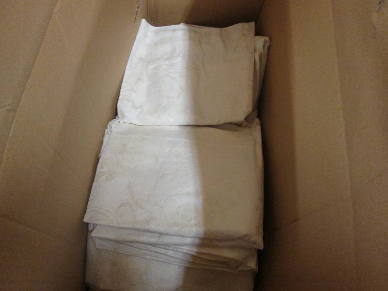 1 case of mattress linens small, ro...