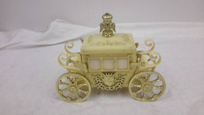Wind up jewelry box