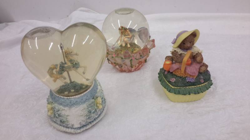 Snow globes and jewelry box