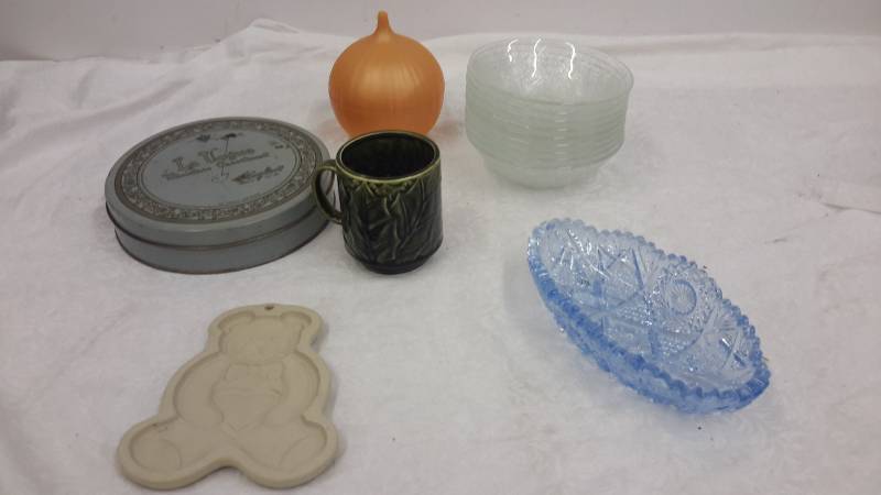 Pampered Chef teddy bear, bowls, onion keeper