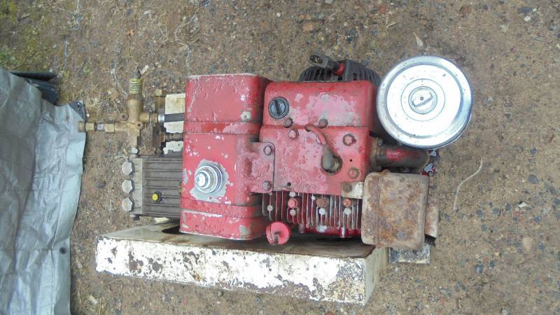 lot 16 image: Pressure Washer, 11hp BriggsStratton Motor