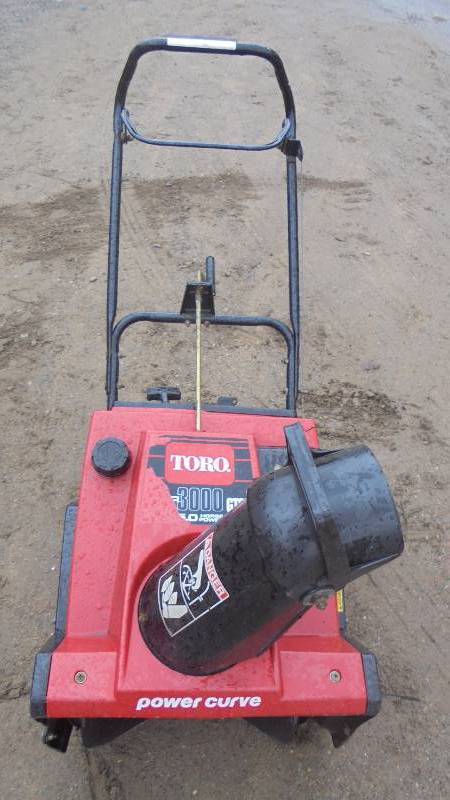 lot 25 image: Toro 3000 GTS Snow Blower