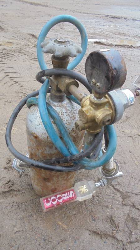 lot 27 image: Beer Tap with C02 Tank