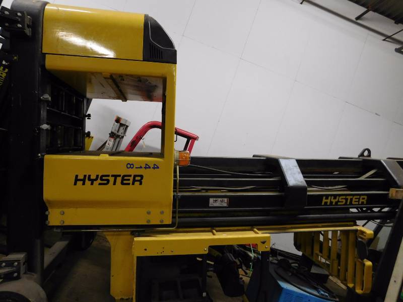 2000 Hyster V30XMU Electric Man Up Swing Reach Turret Forklift