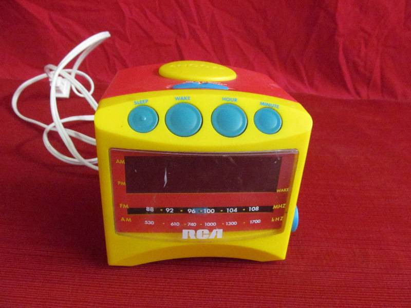 lot 2 image: RCA radio