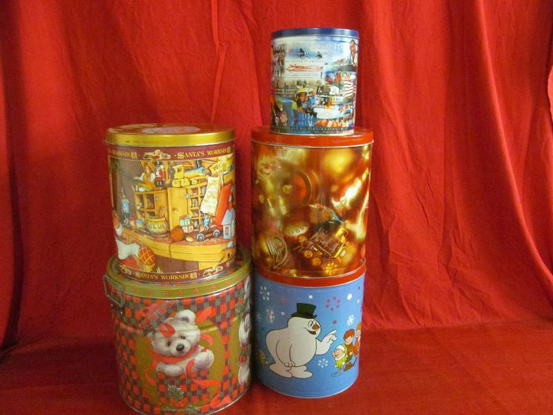 lot 7 image: popcorn tins