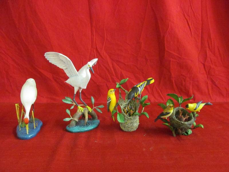 lot 22 image: collector  ceramic birds