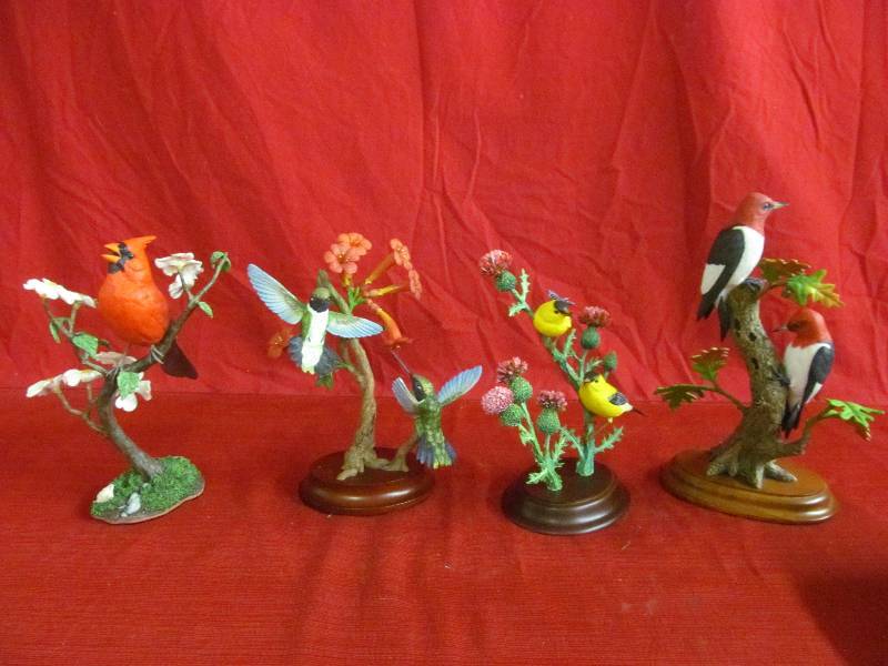 lot 24 image: collector ceramic birds
