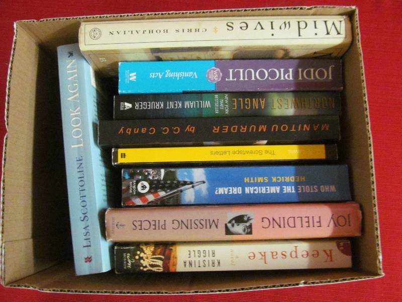 lot 28 image: paper back books