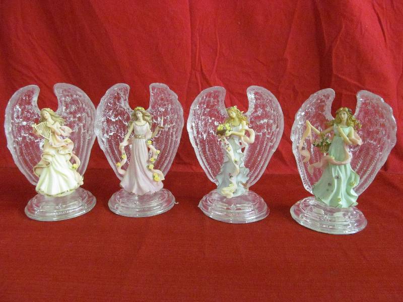 lot 44 image: Bradford Exchange angels