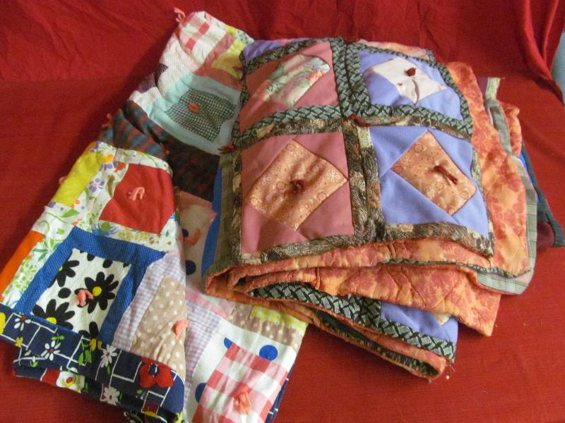 lot 53 image: quilts