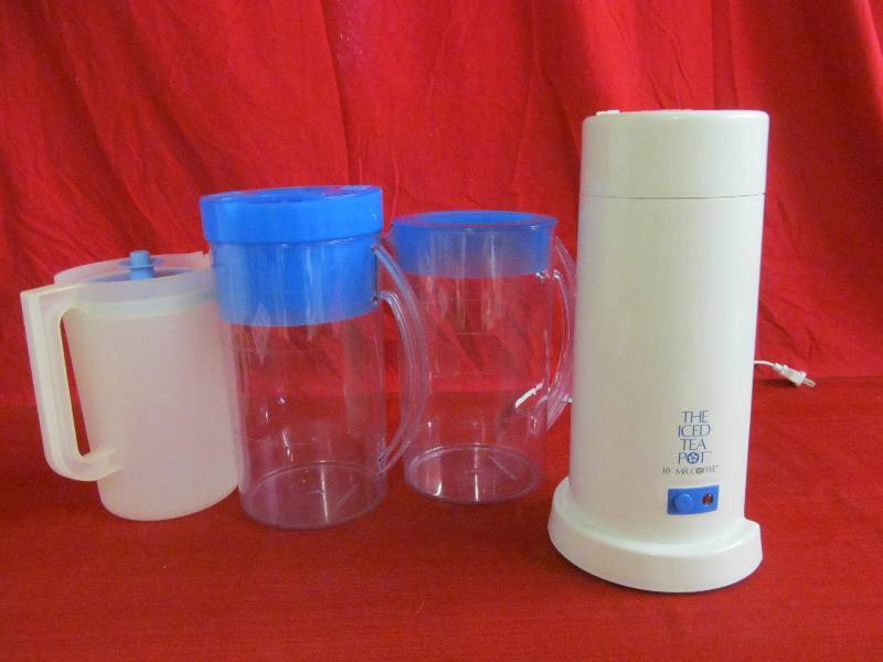 lot 81 image: Mr Coffee Iced Tea pot