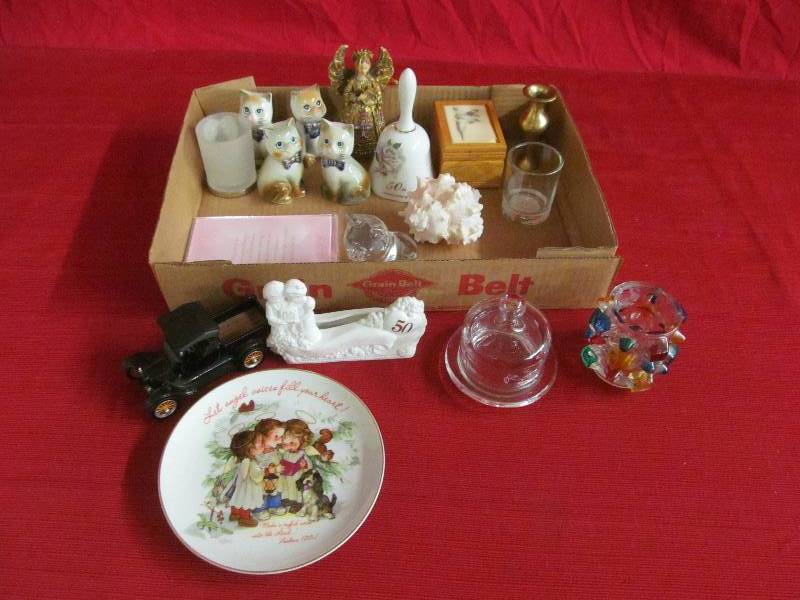 lot 84 image: knickknacks