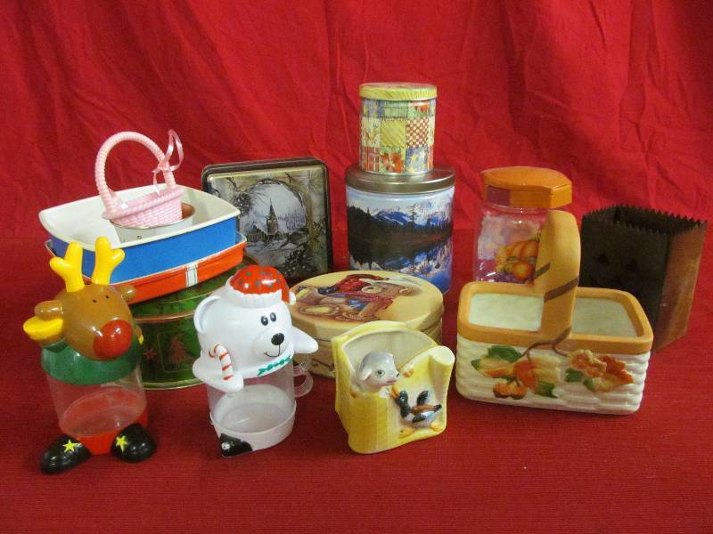 lot 87 image: tins