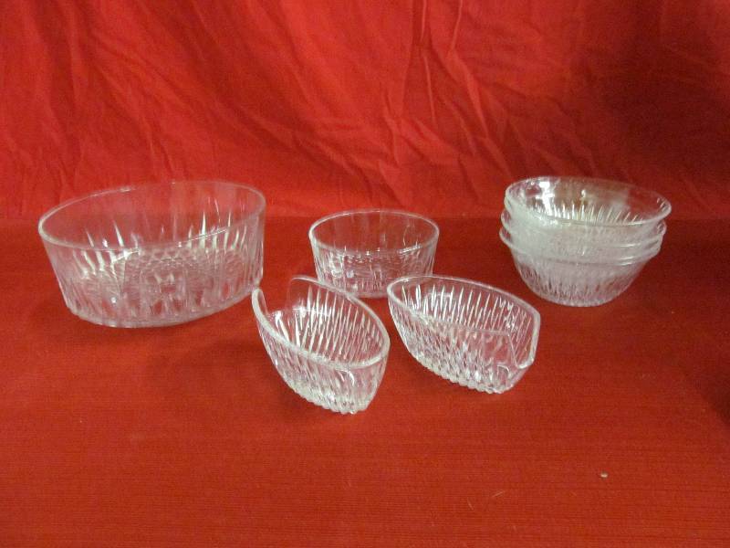 lot 92 image: Arcoroc France dishes