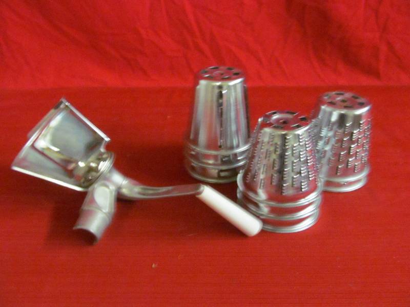 lot 95 image: Magic Hostess food grinder