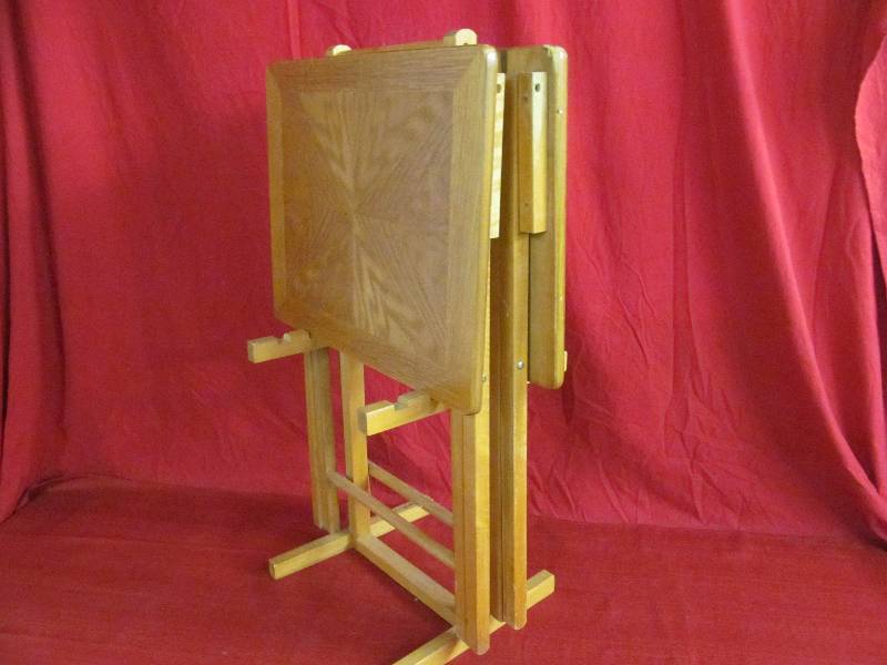 lot 110 image: tv trays