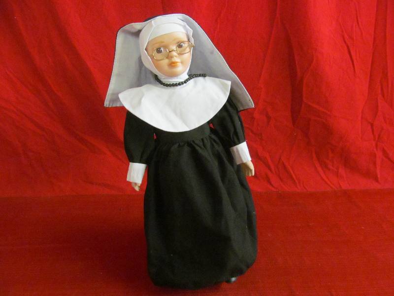 lot 115 image: dolls