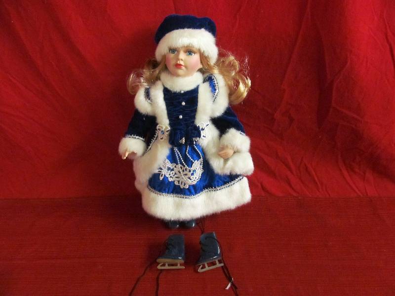 lot 116 image: dolls