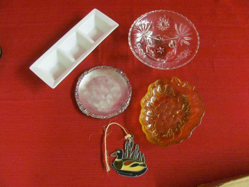 lot 122 image: trays