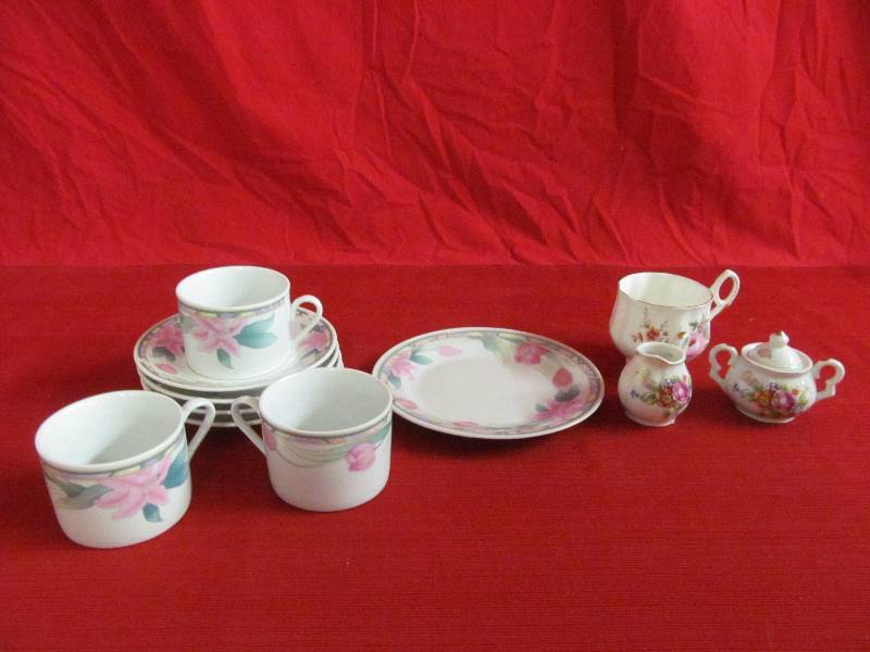 lot 123 image: Pagoda dishes