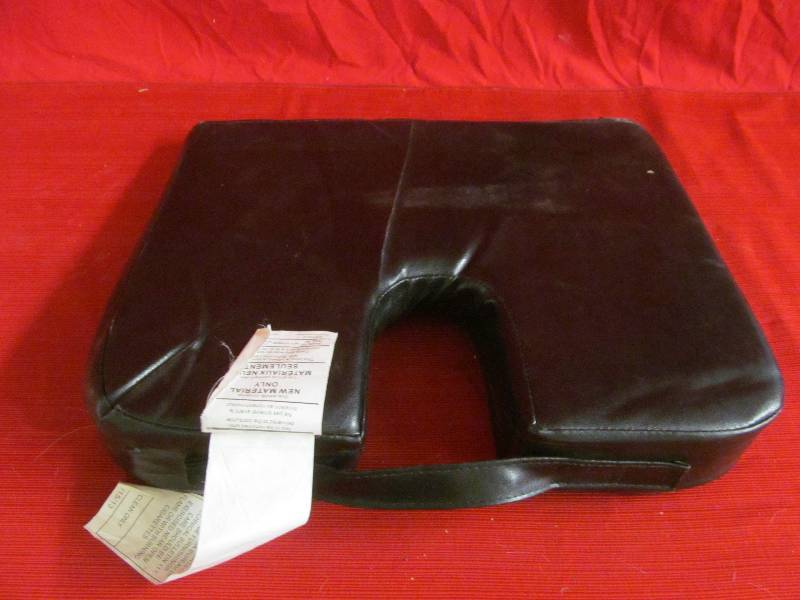 lot 135 image: Seat Solution cushion
