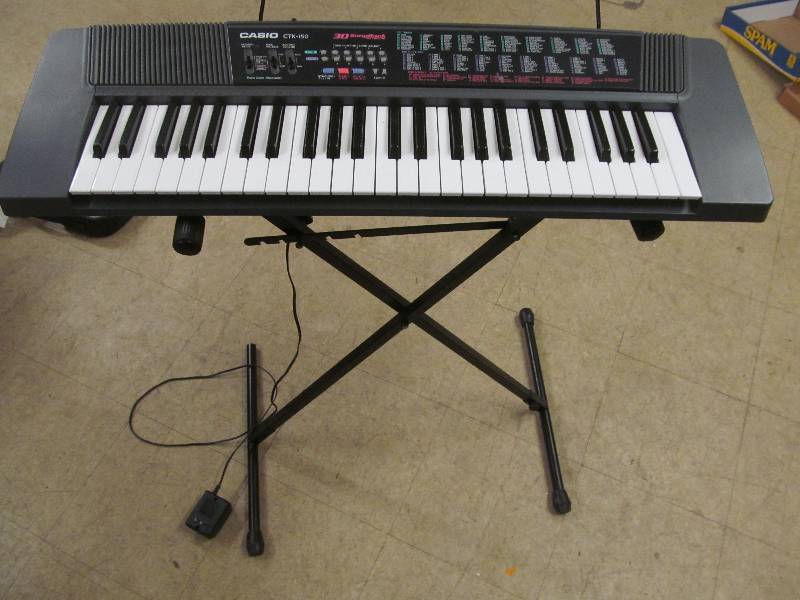 lot 137 image: Casino CTX-150 keyboard