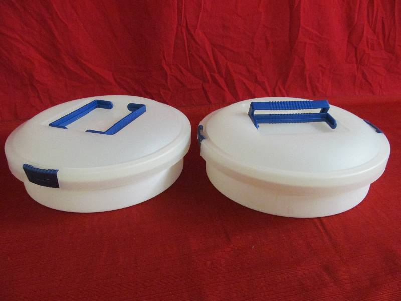 lot 255 image: Pie Carrier