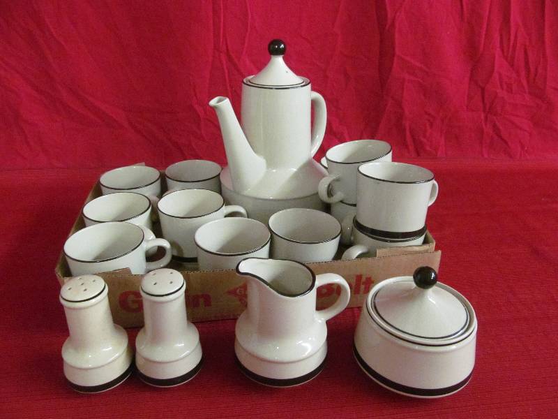 lot 259 image: Stoneware Set