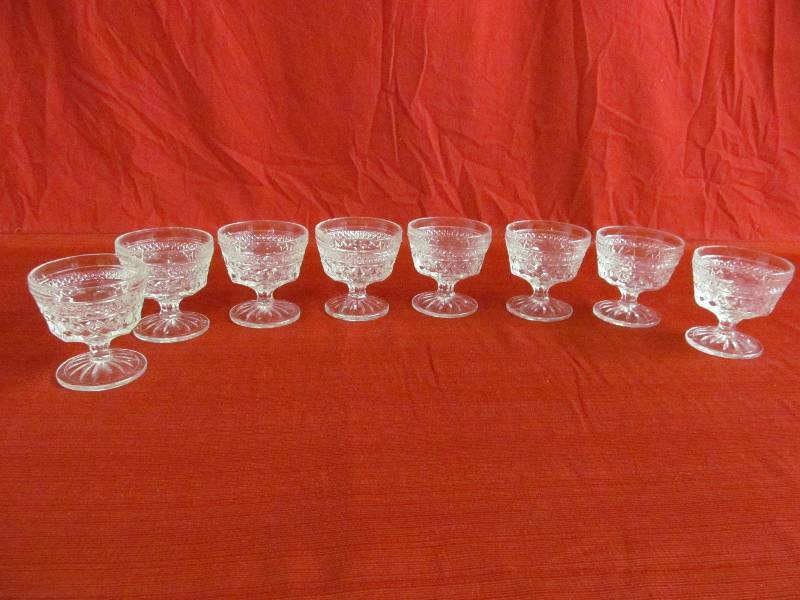 lot 261 image: Dishes