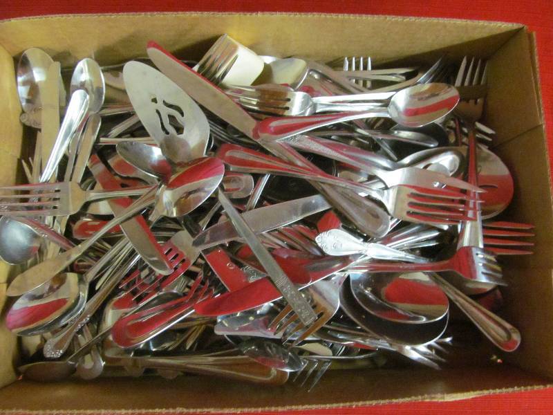 lot 262 image: Flatware
