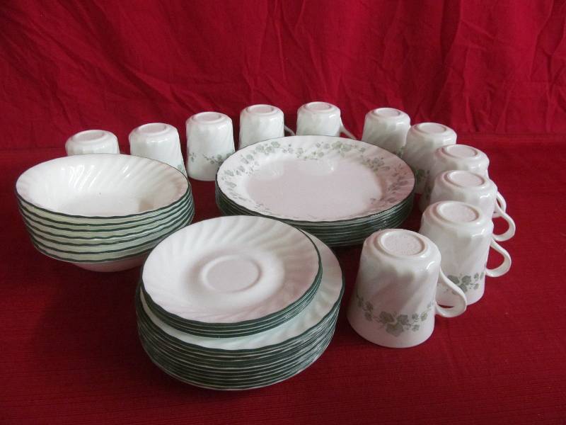 lot 271 image: Corning Dishes