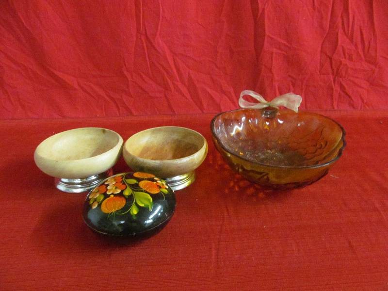 lot 273 image: Bowls
