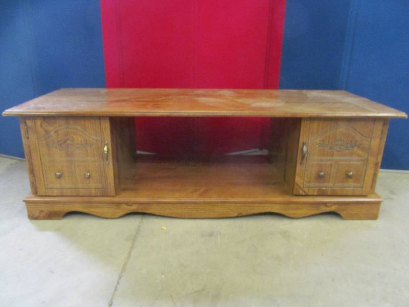 lot 292 image: Coffee Table