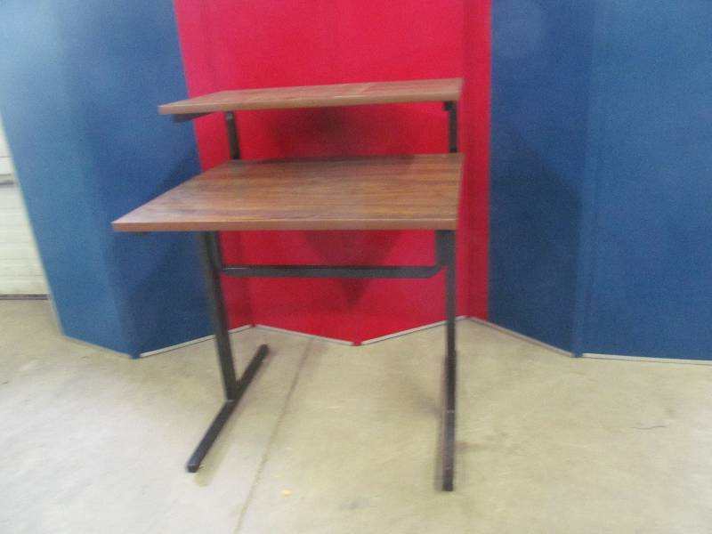 lot 293 image: Computer Desk